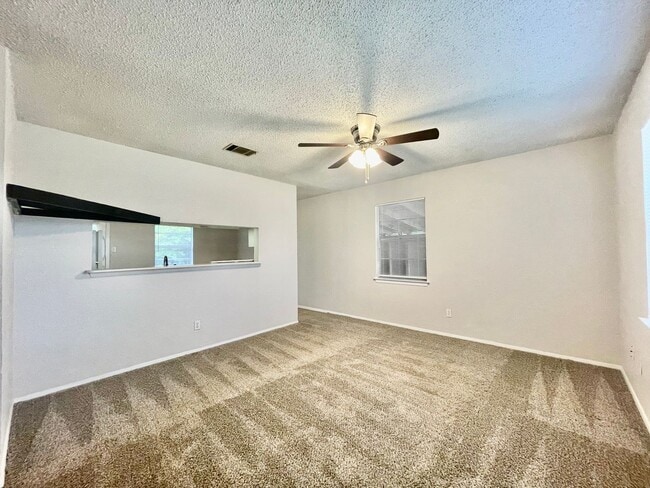 Building Photo - 2 Bedroom, 1 Bathroom home + Large Yard and Carport