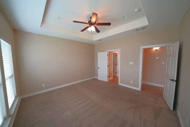 Building Photo - Beautiful Selma Living. Realtor Commission: $500