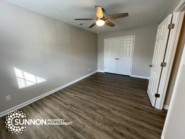 Building Photo - 4 Bed 2.5 Bath in Woodstone with Fenced Yard