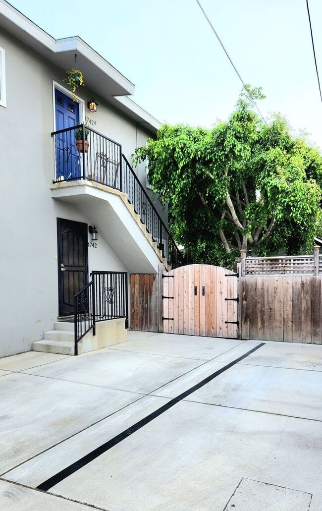 Building Photo - 4742.5 Lotus St