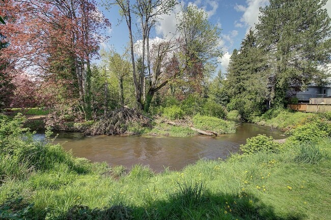 Building Photo - 2Bd/1Ba Issaquah Duplex