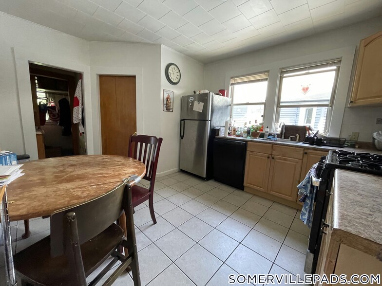 Building Photo - 35 Rose St