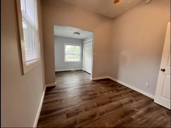 Building Photo - 304 N Linwood Ave