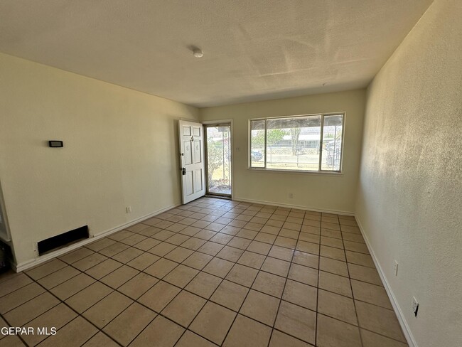 Building Photo - 10336 Windsor Dr