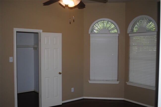 Building Photo - 4606 Russett Ln