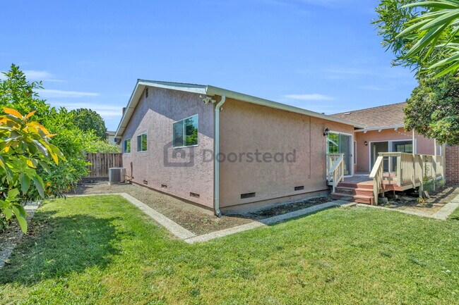 Building Photo - 1492 Via Cancion