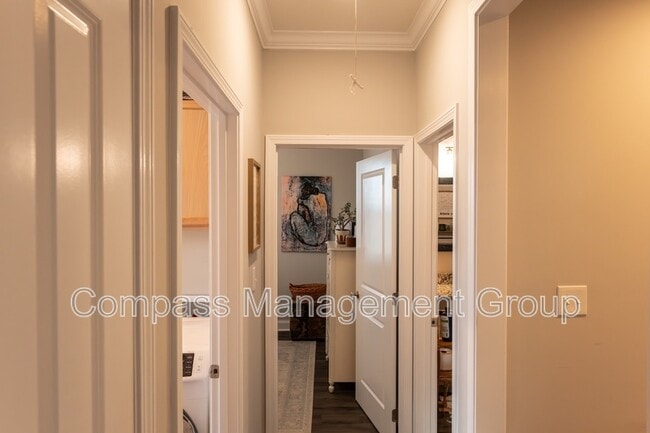 Building Photo - 933 E Churchwell Ave