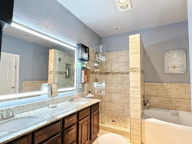 Building Photo - 6162 N Brookline Ave