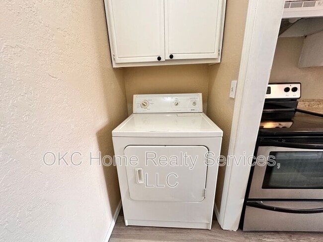 Building Photo - 109 SE 42nd St