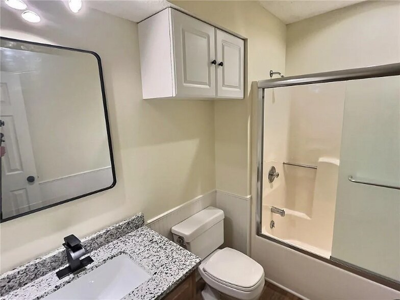 Building Photo - 1121 NE Ridgeview Dr