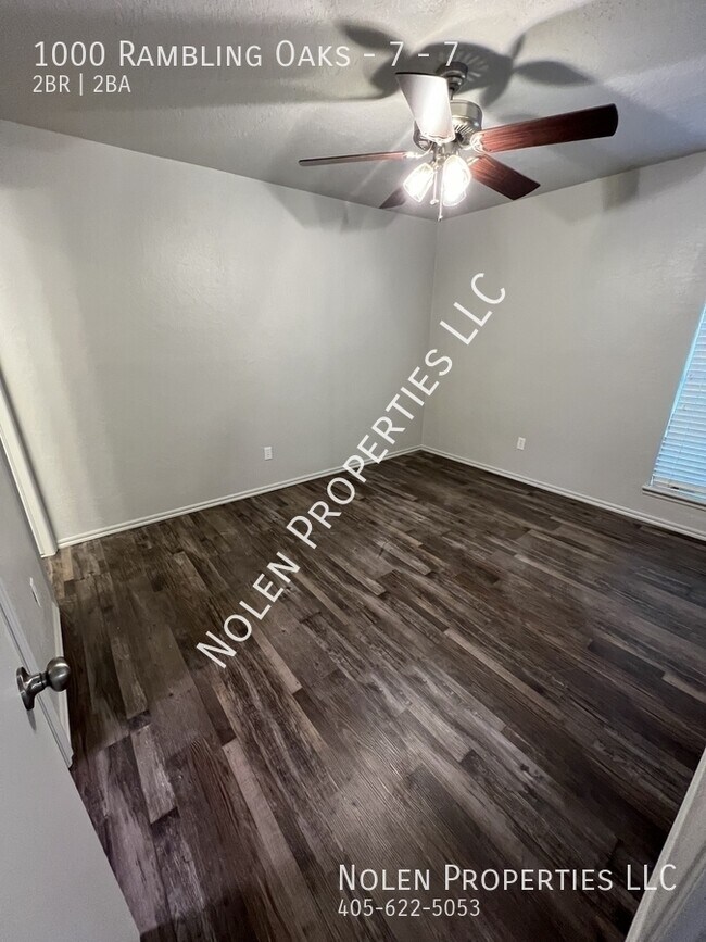 Building Photo - 1000 Rambling Oaks Dr