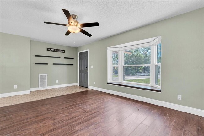 Building Photo - 3235 Hillsdale Ave