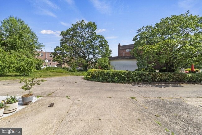 Building Photo - 2119 Delmar Dr