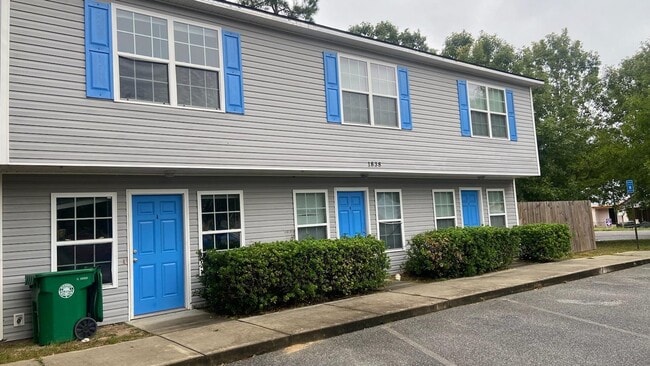 Building Photo - 1838 Hazel Dr
