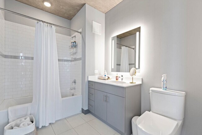 Building Photo - 1314 W Randolph St