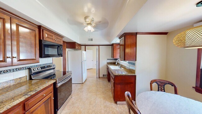 Building Photo - Newly Remodeled Spacious 4-Bed Home Availa...
