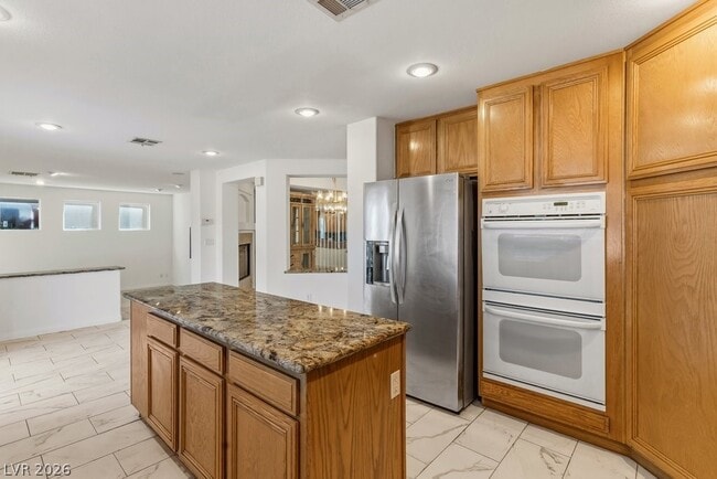 Building Photo - 612 Silver Grove St