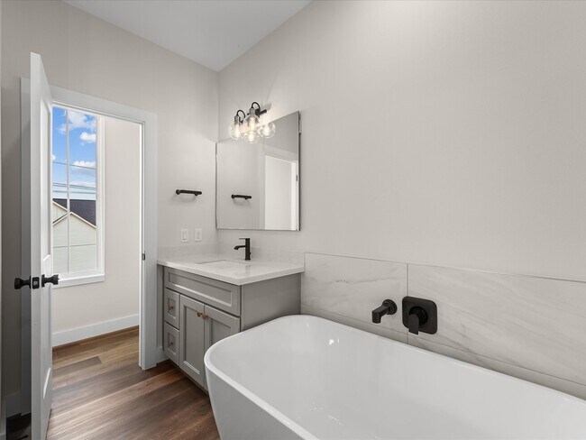 Building Photo - 3903 Pinemont Dr