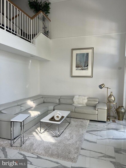 Building Photo - 8719 Delcris Dr