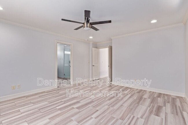 Building Photo - 1513 E Earll Dr