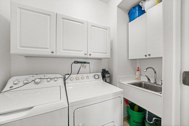 Building Photo - 501 N Clinton St