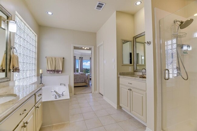Building Photo - 4545 Golf Vista Dr