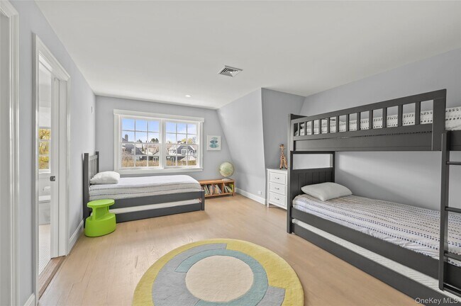 Building Photo - 245 Oneck Ln