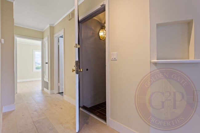 Building Photo - Collingwood Street - 450-452