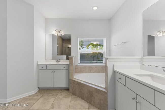 Building Photo - 454 Willow Lake Dr