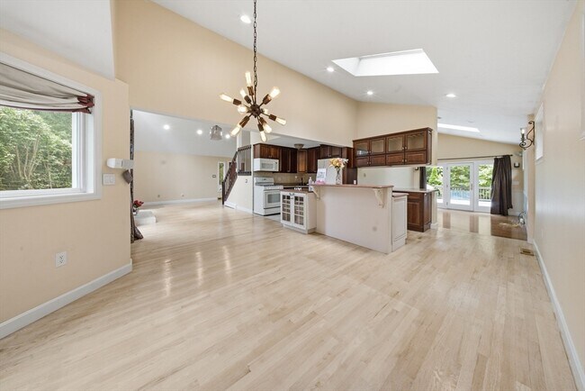 Building Photo - 7 Sherborne Cir