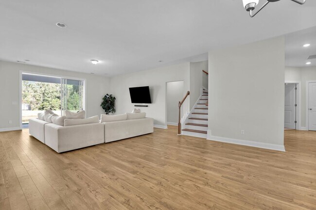 Building Photo - Spacious 5BR/3BA Home with Lagoon View on Quiet Cul-de-Sac!