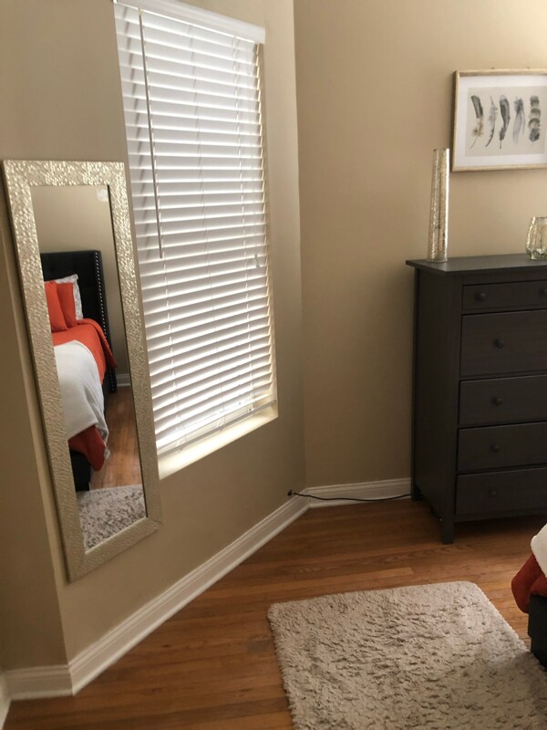 Building Photo - 6630 S Ingleside Ave