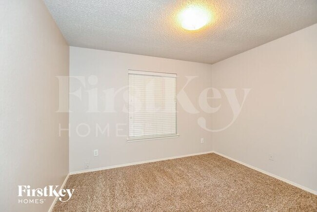 Building Photo - 1008 Hanover Dr