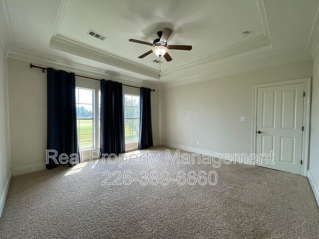 Building Photo - 10950 Hillpark Ave