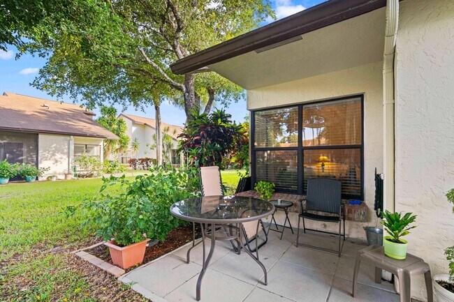 Building Photo - 7581 English Ct