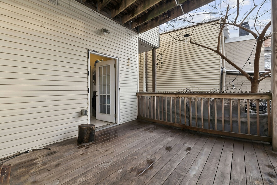 Building Photo - 15 Wales Ave