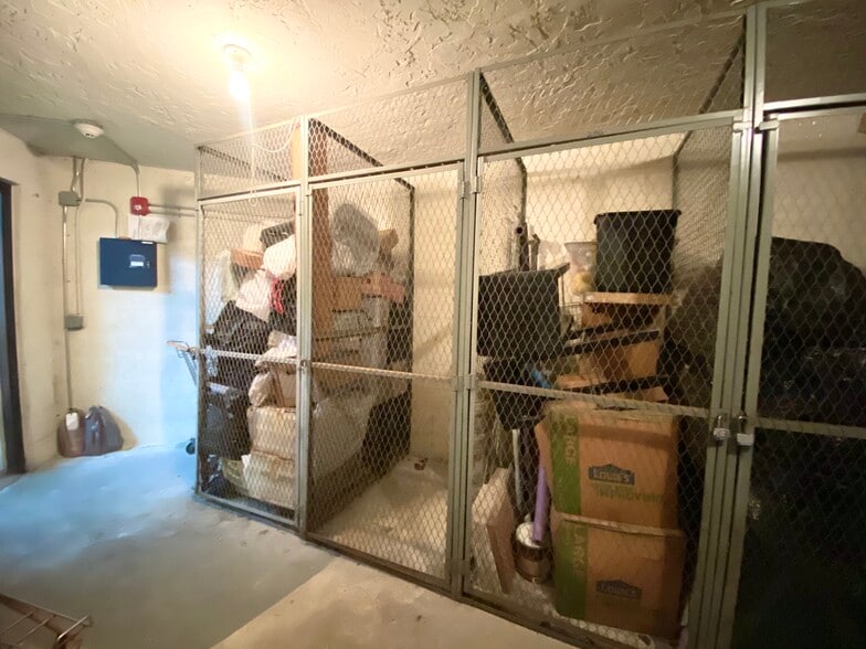 Building Photo - 8005 Lake Dr