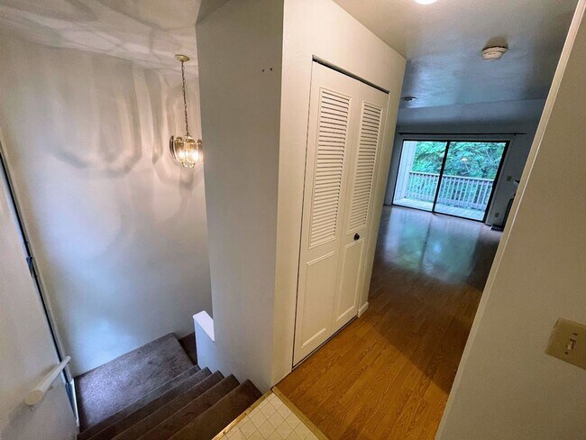 Building Photo - 2 br, 1.5 bath House - 138 Treehill Loop