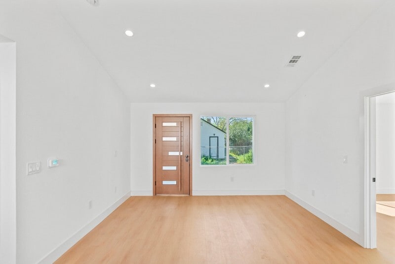 Building Photo - 374 S 21st St