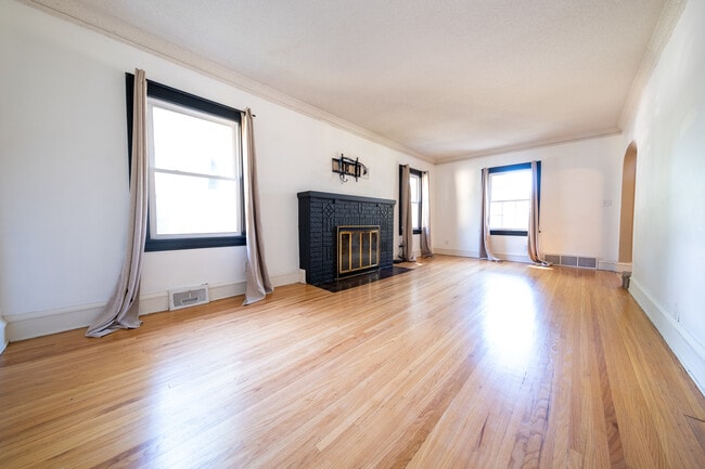 Building Photo - 2019 19th Ave NE
