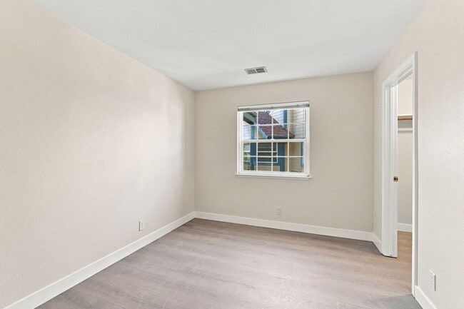 Building Photo - 22555 Kinst Ct