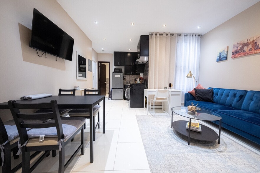 Building Photo - 5 W 101st St