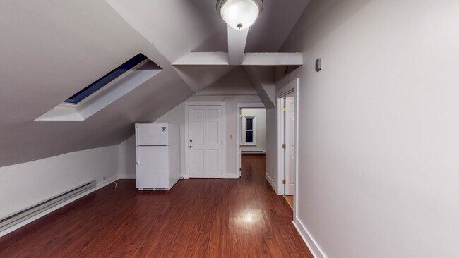 Building Photo - 244
