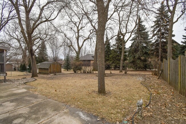 Building Photo - 3305 E 33rd St