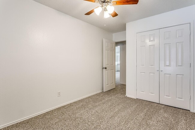 Building Photo - Cute 3 Bedroom 2 Bath 2 Car Garage One Sid...