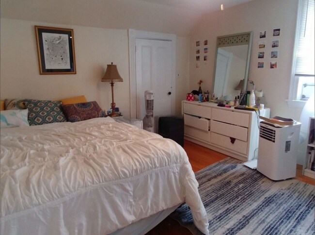 Building Photo - 1539 Cambridge St