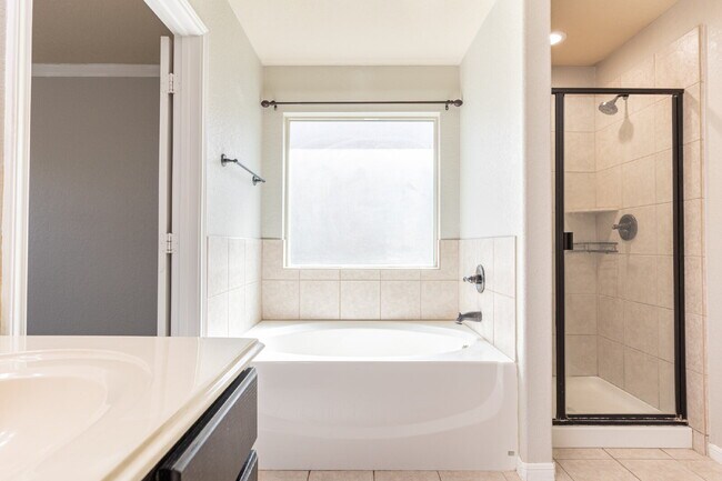 Building Photo - 5815 Southern Knoll