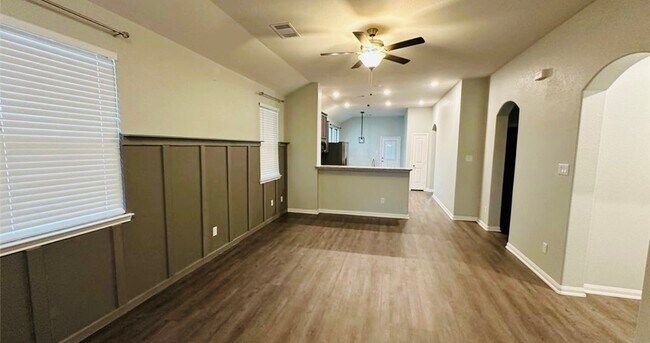 Building Photo - 14223 Grand Hls Dr