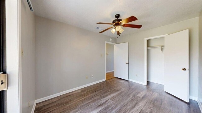 Building Photo - 704 Vassar Ct