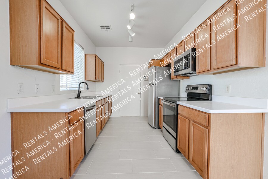 Building Photo - 4022 W Carter Rd